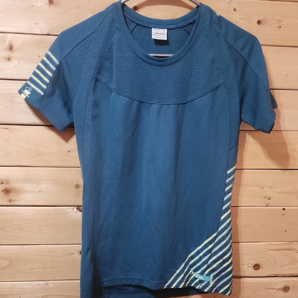 Womens Dakine Top Size Small